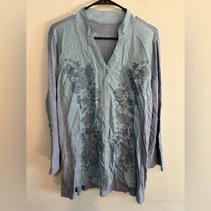 3/$20 DG2 Diane Gilman Blue Embroidered Blouse Large